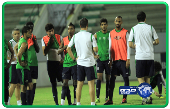 الأهلي يغادر إلى أبها بقائمة تضم 24 لاعباً وغياب موسورو والحربي عن مران اليوم