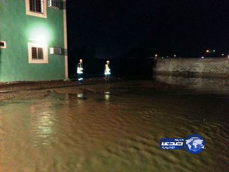إخلاء 8 أشخاص أثناء هطول أمطار غزيرة ببارق
