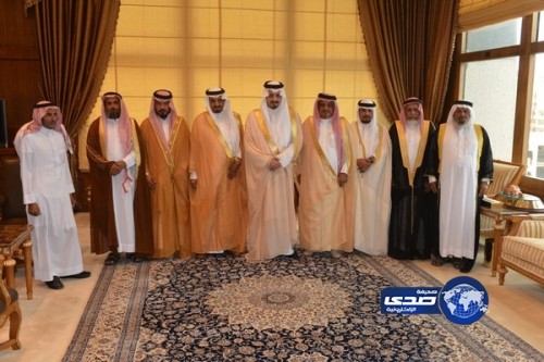 أمير عسير يبارك صلح قبيلتين ويستقبل عدداً من أعيانهما