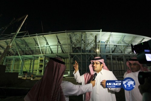 بالصور –  الامير نواف بن فيصل يتفقد استاد الامير عبدالله الفيصل