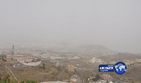 موجه غبار كثيفة تكسو الأجواء بعسير