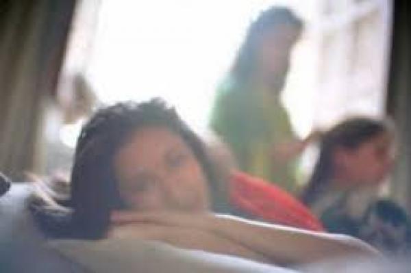 استقتدمها خادمة ثم أجبرها على ممارسة الدعارة