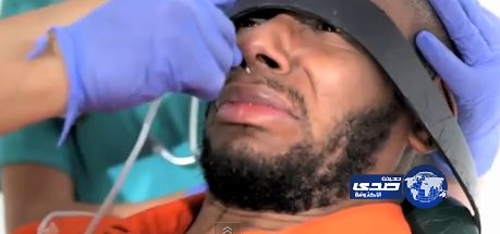 بالفيديو.. تجربة التغذية القسرية بمعتقل غوانتانامو تدفع نجم هوليوود للبكاء