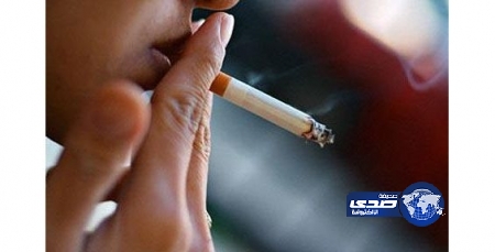 مراهقة تجري 50 عملية تجميل بسبب تدخين والدتها