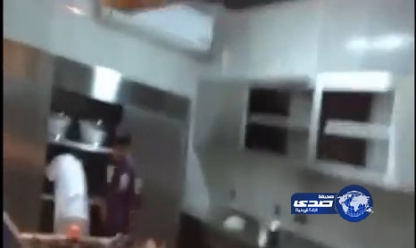 بالفيديو.. أحلام تقود حملة تنظيف في مطبخ والدتها بمناسبة شهر رمضان