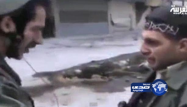 بالفيديو .. حوار نادر بين جندي نظامي والجيش الحر في حمص المدمّرة