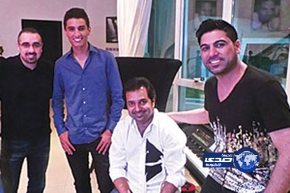 راشد الماجد يستقبل محمد عساف في بيته