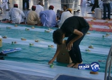 “بفعل الخير” الله يرزق شاب بعروس في ساحات المسجد الحرام