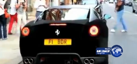 بالفيديو.. فيراري مكسوة بالمخمل تخطف الأنظار في شوارع لندن