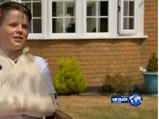 كريستيانيو رونالدو يكسر رسغ أحد معجبيه