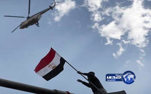 مروحيات عسكرية تحلق في سماء ميدان التحرير وتزايد أعداد المتظاهرين