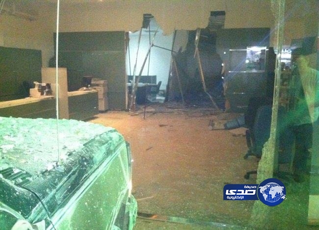 “مسن” يقتحم بسيارته “شركة تأمين” في الرياض ويصيب ثلاثة موظفين