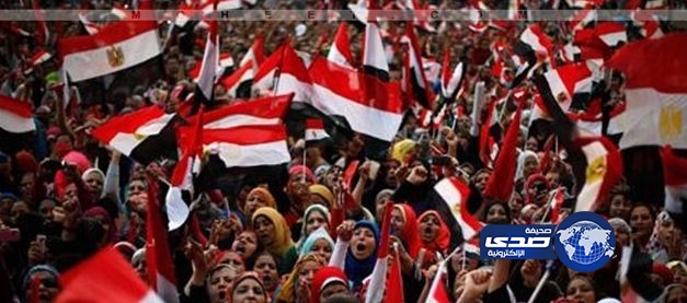 مسيرة للصحفيين تصل ميدان التحرير لدعم الجيش المصري