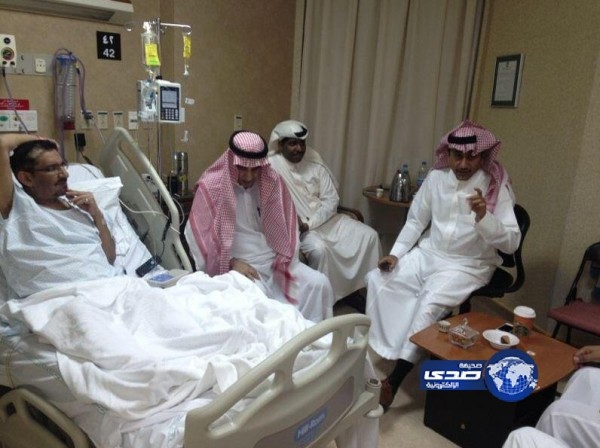 ناصر القصبي يطمئن على السدحان بـ “تخصصي الرياض”