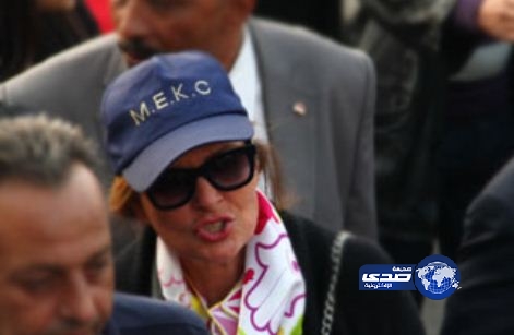 يسرا تصاب بحالة إغماء خلال مشاركتها في تظاهرات ميدان التحرير