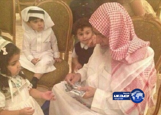 عيدية الراجحي لأحفاده تثير تعليقات المغردين