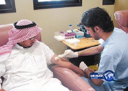 منح 4 مواطنين ميداليات الاستحقاق لتبرعهم بدمهم 50 مرة