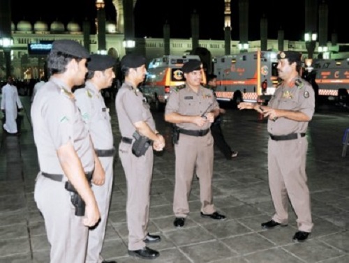 انتشار مكثف للدوريات حول الحرم لتأمين الطرق للزوّار والمصلين