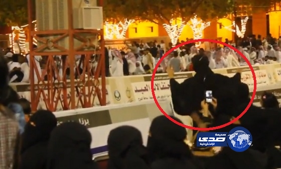 بالفيديو – فتاة ترقص أمام الحضور بمتحف الملك عبدالعزيز بالرياض