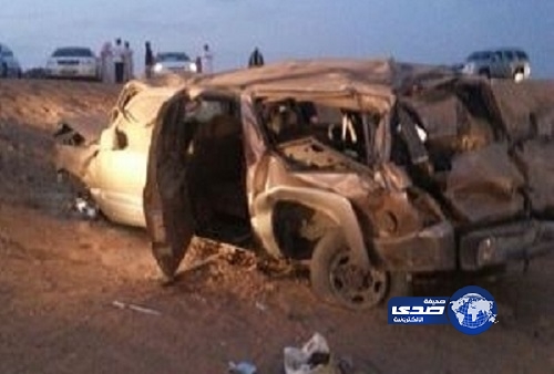 مصرع 4 في انقلاب سيارة تقل ٢٤ مجهولاً بعسير