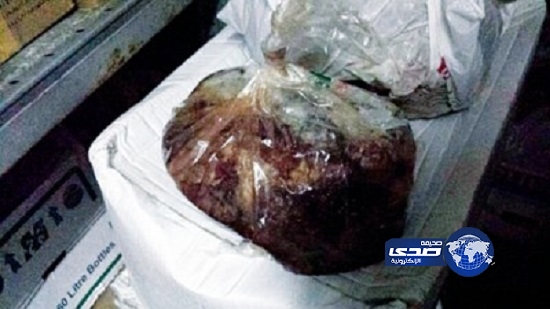 ضبط سلع منتهية الصلاحية بسوق تجاري شهير في مكة