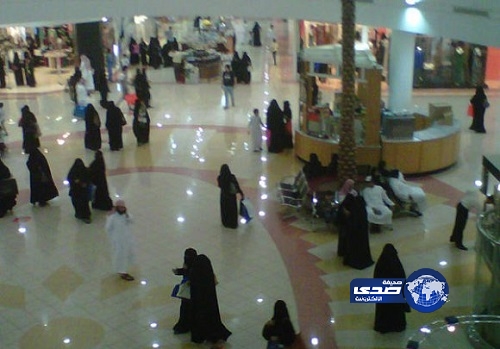 ازدحام بالأسواق وتلاعب بالأسعار في الأحساء