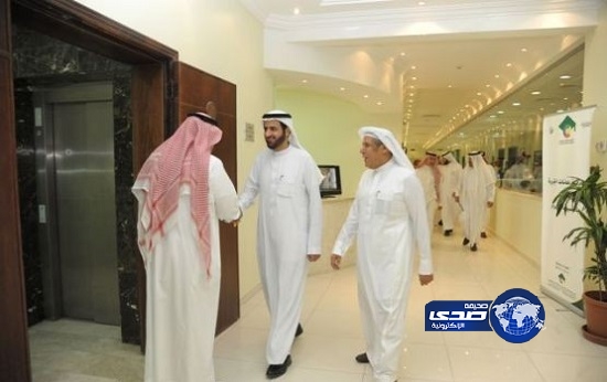 وزير التجارة والصناعة يزور” أكاديمية دهانات الجزيرة”