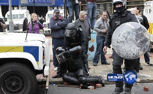 إصابة 56 شرطيًا في اشتباكات طائفية بإيرلندا الشمالية