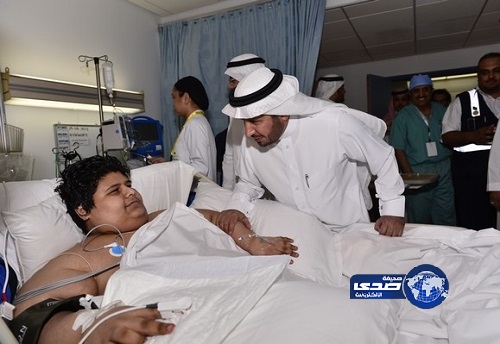 وزير الصحة ينقل تحيات خادم الحرمين للمريض خالد الشاعري