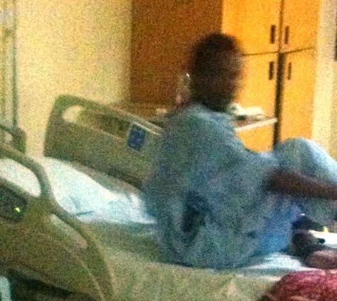 مريض بالإيدز يواصل إضرابه عن الطعام بمستشفى الأفلاج