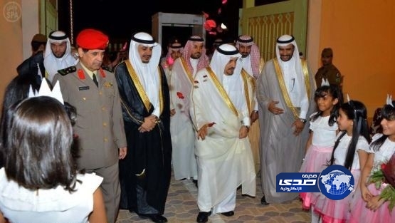 أمير القصيم يشارك أهالي الأحياء أعيادهم وينقل تهاني القيادة الرشيدة