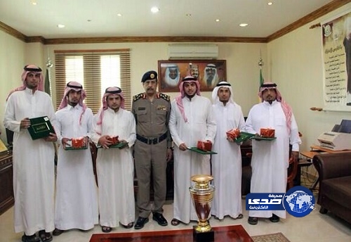 مدني الشمالية يكرم 6 مواطنين لإطفائهم حريقاً بسيارة