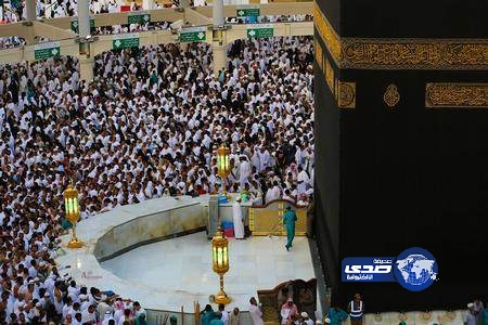 “رئاسة الحرمين” تجدد “فوانيس” حجر الكعبة المشرفة