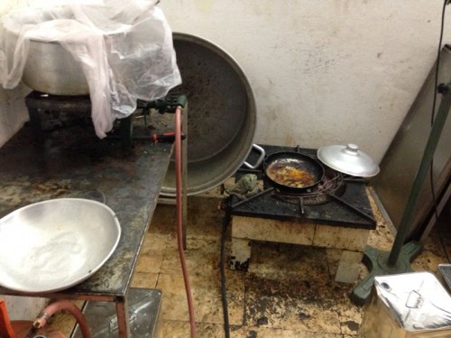 لحوم مجهولة المصدر تغلق مطعماً شهيراً في “جعرانة مكة”