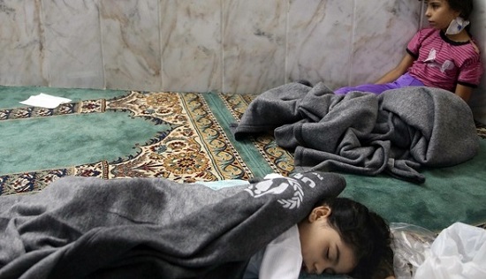 بالفيديو – شبيحة الأسد يغنون احتفالاً بمجزرة الكيماوي بشوارع دمشق