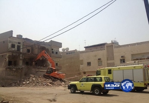 لجنة حكومية تواصل إزالة مبانٍ آيلة للسقوط في “جازان”
