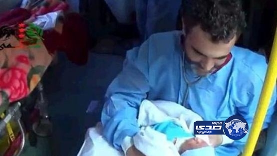بالفيديو – أطباء الجيش الحر يولدون سيدة علوية