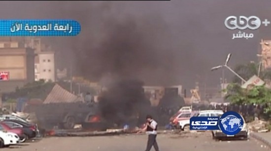 بالفيديو – الأمن المصري يحكم السيطرة على النهضة واشتباكات في رابعة