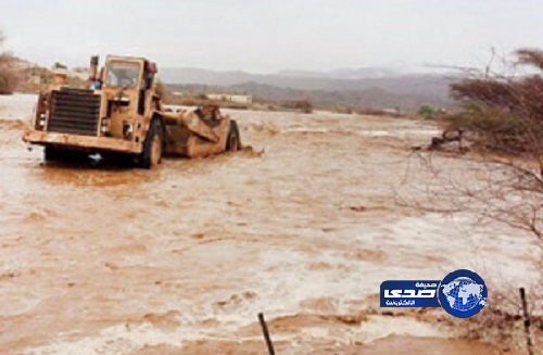الأمطار تقطع “الكهرباء” عن قرى بـ”حلي” و”القنفذة”