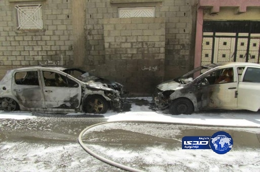 احتراق سيارتين أمام عمارة في خميس مشيط