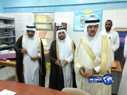 محافظ بارق يعايد منسوبي المركز الصحي والدفاع المدني