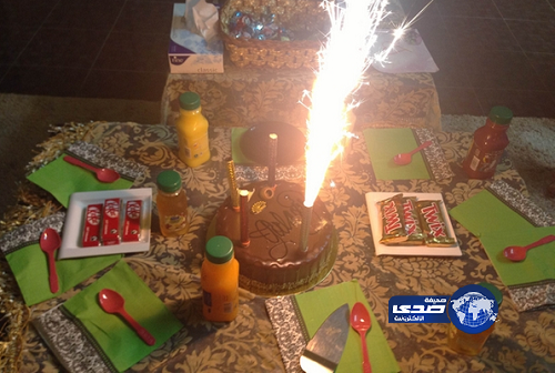 عائلة في مكة تحتفل بعودة عاملتها الإندونيسية