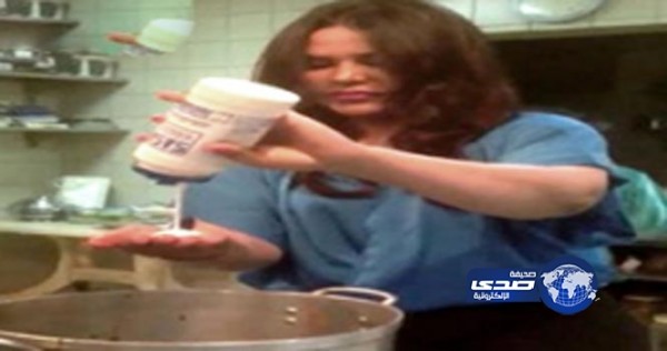 بالصور.. أحلام تطبخ السمك بدون تنظيف .. وتثير السخرية