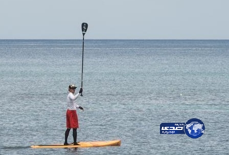 أميركي يجتاز مضيق فلوريدا “واقفا”