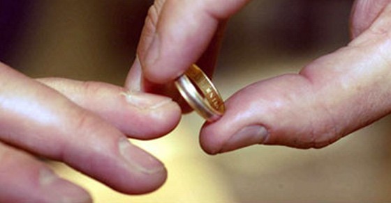 مختصون: 20% من الشباب السعودي يرفضون الزواج