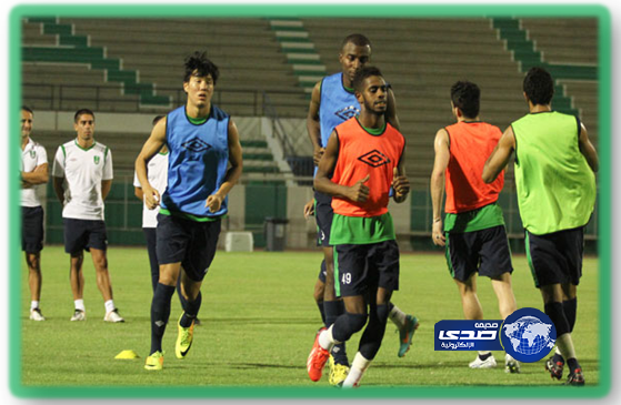 الأهلي يختتم تحضيراته للقاء الفيصلي ويغادر إلى الرياض