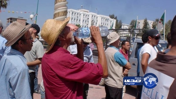 جزائريون يفطرون علنا في نهار رمضان.. رفضا لأسلمة الدولة!