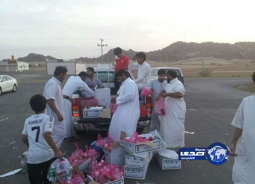 “بر خميس حرب” توزع ١٢١٦ سلة عذائية و٥ آلاف وجبة إفطار
