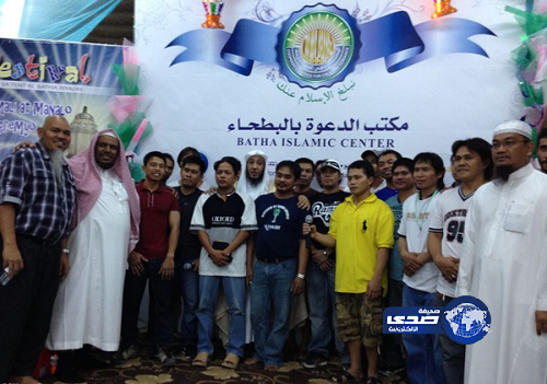 بالفيديو – نطق جماعي بالشهادة في مكتب البطحاء بالرياض