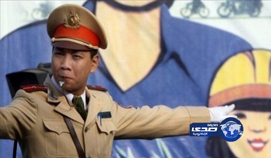 فيتنام تحظر حمل شرطي المرور أكثر من 5 دولارات